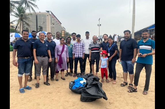 Mr. Yogendra Saxena, Director (Finance) along with officers and staff of MMRC participated in the cleanliness drive for Swachhata Hi Seva Shramdaan SHS 2023 at Juhu Beach