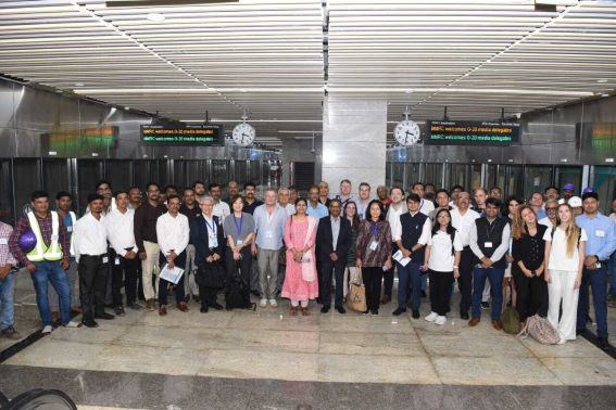A glimpse of media delegation comprising of senior foreign journalists from G-20 countries visited MIDC metro station.