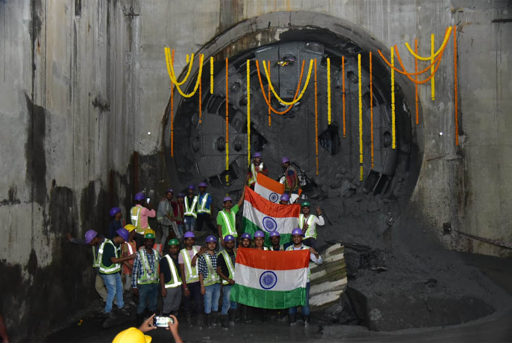 MMRC achieves its Final Breakthrough at Mumbai Central Metro Station. (2)