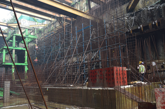 Side Wall work in progress (B-C) West side_G. 21 - Mahalakshmi Station