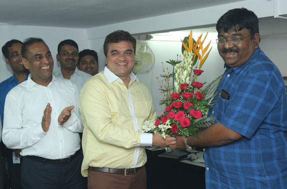 Mr. R. Ramana, Executive Director (Planning) being felicitated